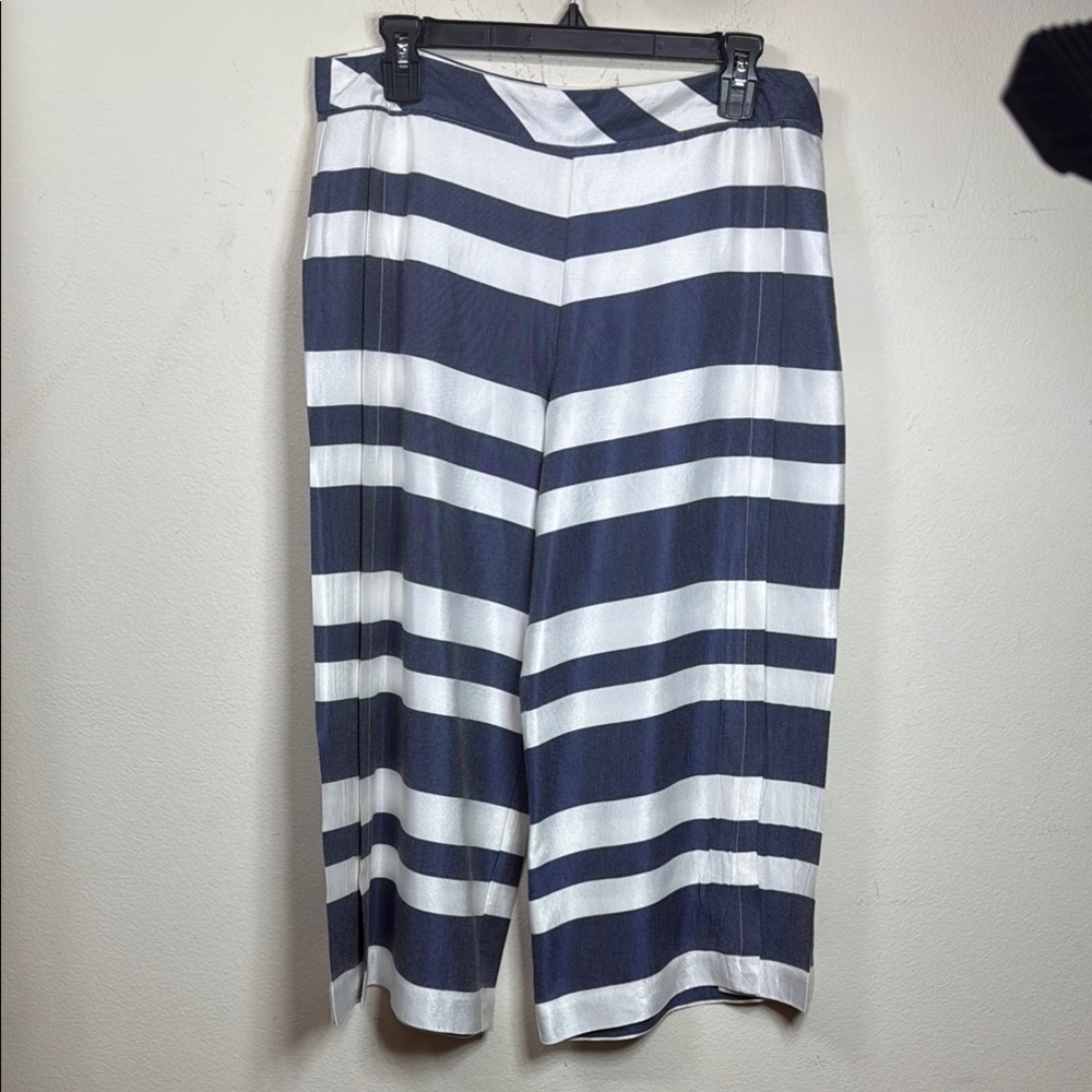 (R) TRINA TURK Navy and White Striped Pants, size 6
